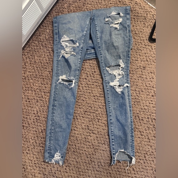 American Eagle Outfitters Light Blue Distressed Jeans - Picture 2 of 3